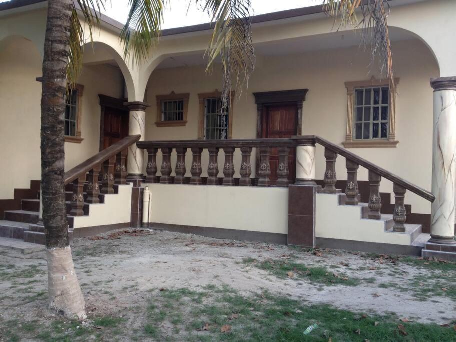 Banyan Rose Apartment Orange Walk Town Exterior photo